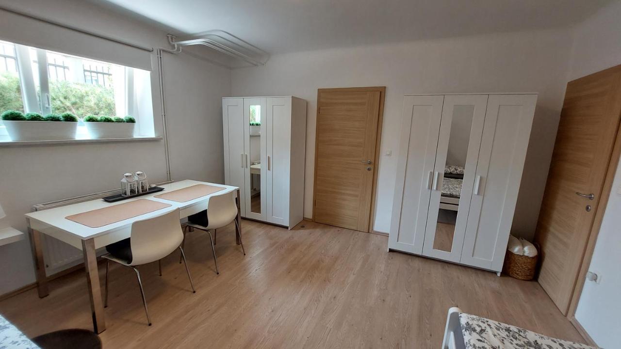 City Lodge Pine, Free Parking リュブリャナ エクステリア 写真